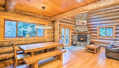 Riverfront Cabin with Hot Tub 2 Mi to Eagle Falls - Foto 5