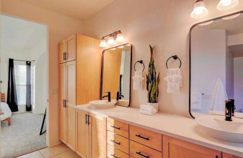 Epic 6BR with Pool, Spa and Fire Pit - Walk to Trails - Foto 39