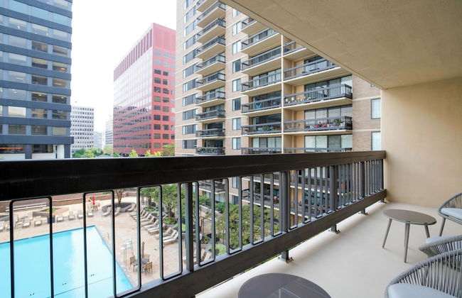 Modern Apartment with Top Amenities - Photo 25