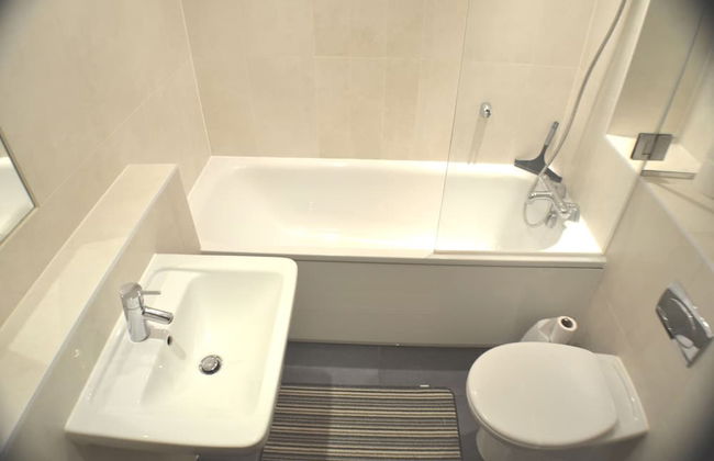 360 Serviced Accommodations - Brentwood 2 Bedroom Executive Apartment With Secure Parking - Foto 7