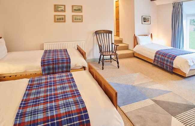 Host Stay Penrheol Farmhouse - Photo 6