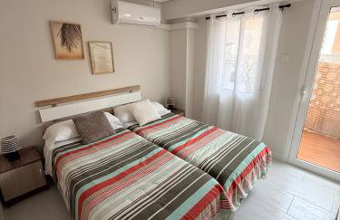 Apartamento con terraza y parking en primera línea - Foto 20