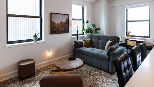 Luxury Downtown Apt with Parking, Gym, and Lap Pool - Foto 2