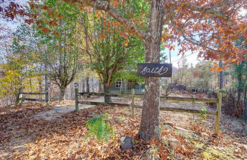 Faith Cabin in Cosby Fire Pit and Covered Deck - Foto 26