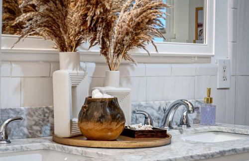 Beachside Escape Poolhouse w Game Room, Grill - Foto 35