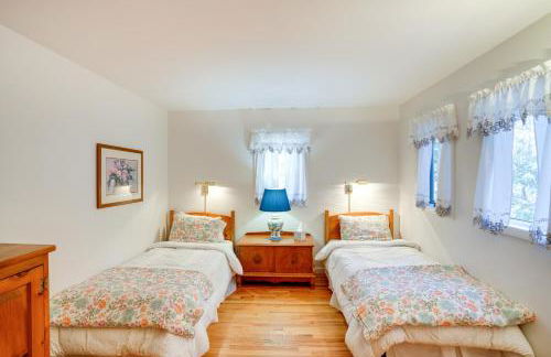 Great Barrington Lakeside Getaway with Kayak and Grill - Foto 25