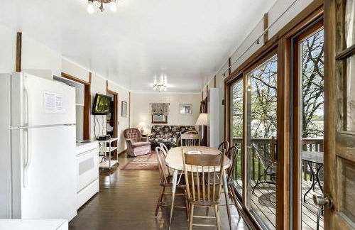 Cute Lakeside Cabins for Glamping Stays in Fergus Falls, Minnesota - Foto 4