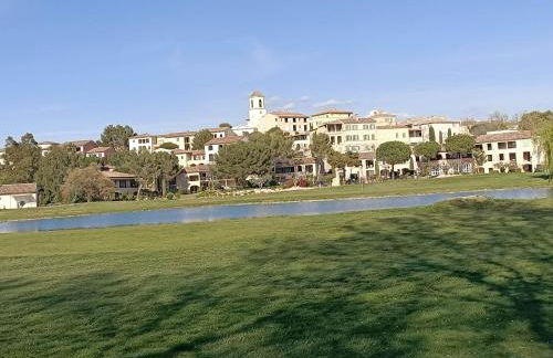 Appartement vue panoramique au domaine et golf de pont royal - Foto 24