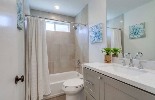 Gorgeous Upgraded 5 Bedroom & 3 Bath Home with pool - Foto 59