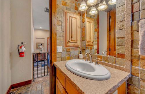 Lakefront Retreat Across from Homewood Resort - Foto 29