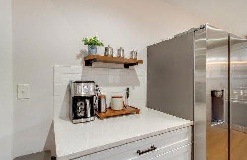 2 Mi to Tims Ford Lake! Cozy Cottage with Fireplace - Foto 6