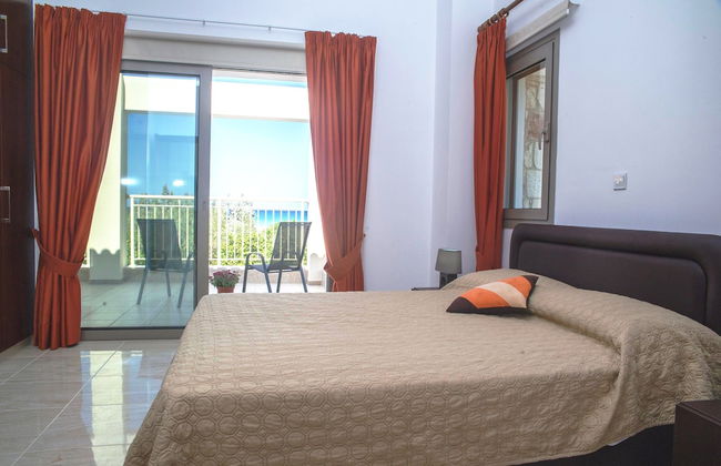 Stunning new Beach Front Villa,1st Line to the Beach, Large Pool, Wonderful Area - Foto 9