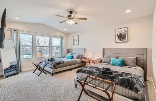 Stylish & Spacious Centrally-Located Home w/Garage - Foto 26