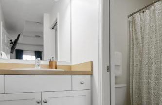 Charming 5BD - UNL 5mins - BBQ, Games & Backyard - Foto 10