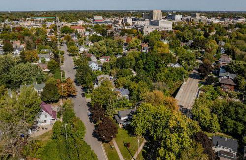 Family Downtown Mansion - Sleeps 13 - Foto 29