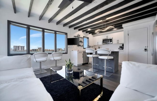 The Aura a Luxury Waterview Condo Heated Pool - Foto 8