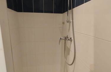 Essential Near stadium Air conditioning et Private parking - Foto 19