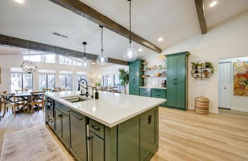 Stylish Flagstaff Hideaway with Hot Tub and Fire Pit! - Foto 12