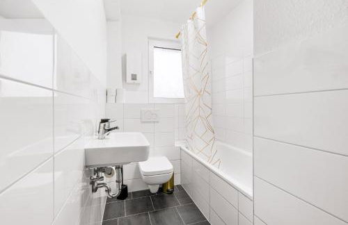 Smart Home - Near Essen, Oberhausen, Bottrop - Perfect for 6 Guests! Balcony - Netflix - Smart TV - Foto 14