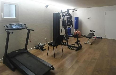 Fly House - Photo 32