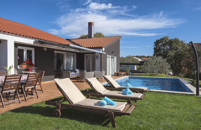 Villa with Swimming Pool, Volleyball Court & Hot Tub, near Rovinj - Foto 16