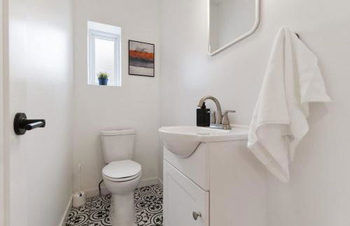 Pet Friendly 3 Bdrm House with Private Yard - Foto 17