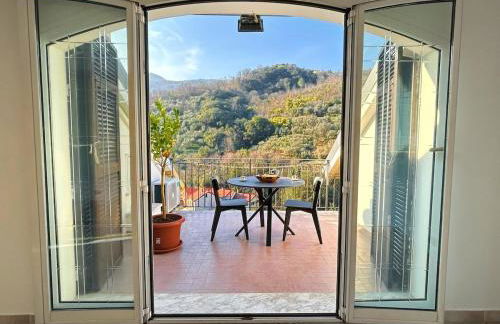 Kejani attic apt Scenic Views, Lux bath, Fast Wi-fi - Foto 2