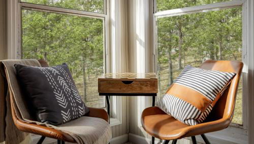 Cabin w hot tub & fire pit - Photo 5