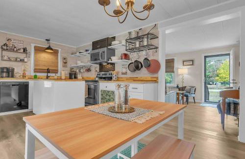 Pet friendly - steps to water! - Foto 12