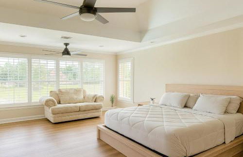 Lakefront Home for Families and Groups - Private Pool, BBQ, Paddle, Fishing - Foto 17