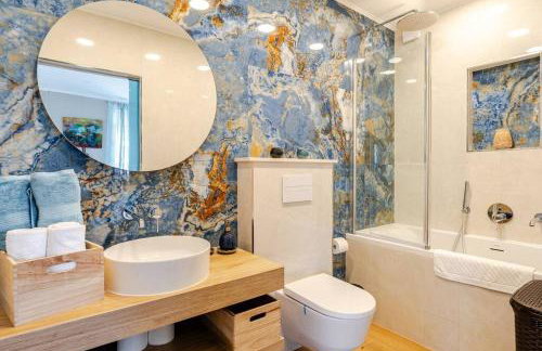 Blue Views Villa with Heated Pool and Jacuzzi - Photo 39