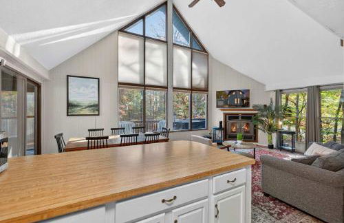 Wooded Chalet w Hot Tub & Indoor Pool, Gym Access - Foto 15