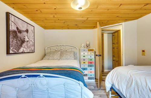 Hike, Fish and Ski Black Bear Cabin in Albany - Foto 17