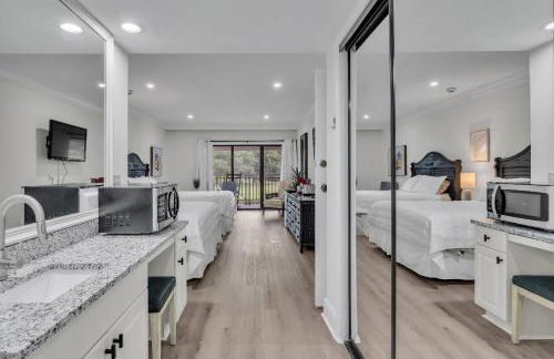 Golf and Tennis Community-Course Views-Corner Unit - Foto 32