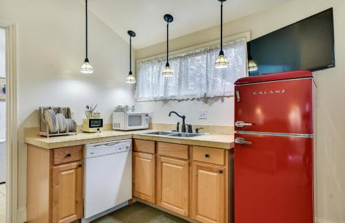 Cozy Portland Studio with Electric Fireplace - Foto 2