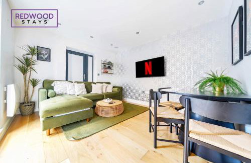 Quality Serviced Apartments in Camberley Town Centre, Free WiFi By Redwood Stays - Foto 16
