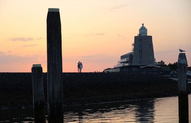 Modern Retreat With Private Sauna - Photo 39