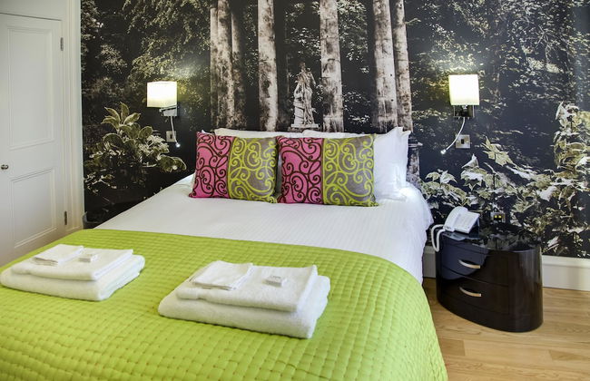 Clarendon Luxury Apartments - Photo 5