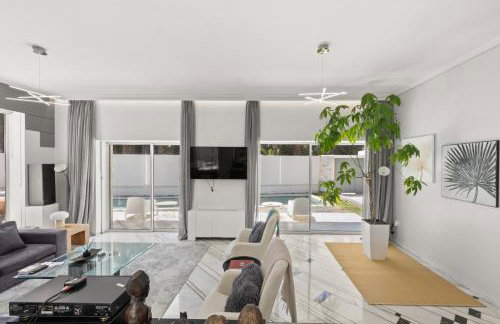 Luxury Villa with Pool, BBQ & Garden in Vouliagmeni - Foto 7