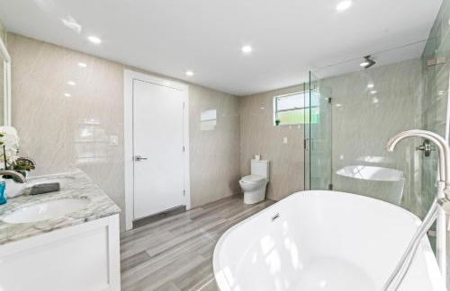 Lakeside Vacation Home - Foto 13