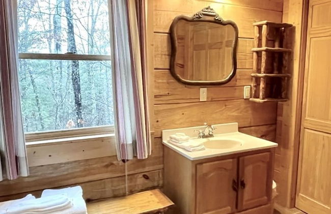 Romantic, pet friendly cabin with private hot tub, washer/dryer and full kitchen Studio Cabin by RedAwning - Foto 11