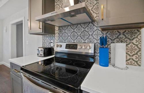 Main Street Oasis Pool and Hot Tub Sleeps 8 - Foto 11