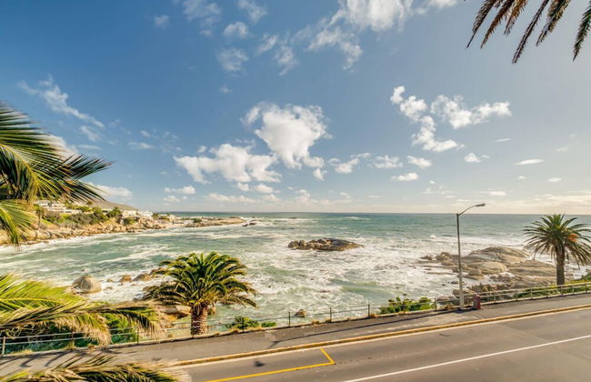 Camps Bay Holiday Apartment w Private Pool CBT Palm Suite - Photo 9