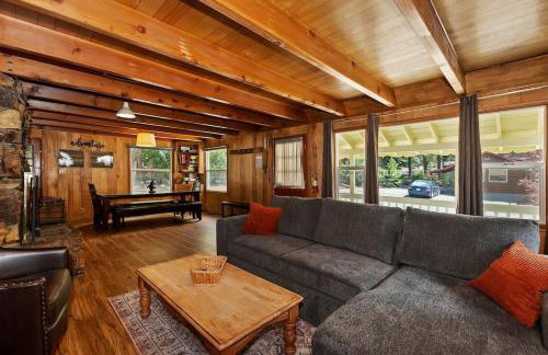 Sunshine Cabin - Cozy 2-Story Getaway - Photo 10