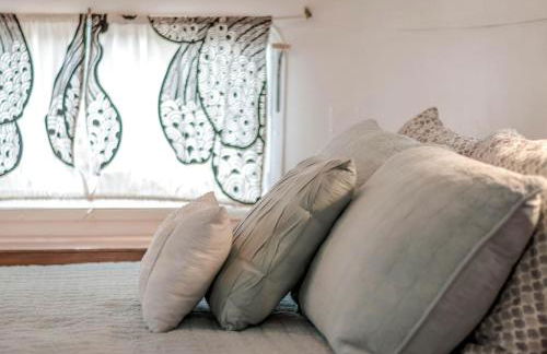 Sleek Retro Airstream Rental for Glamping for Two near Downtown Austin - Foto 14