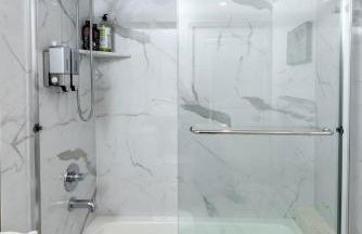 Modern and Chic 2BR Gem with Luxe Finishes, Parking - Foto 15