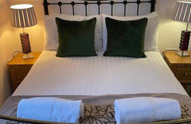 The Calf Suite - Photo 2