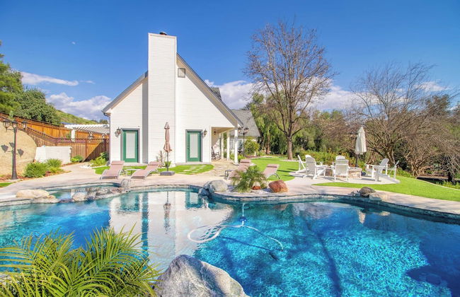 The Riesling Retreat by Avantstay Estate w/ Pool, Hottub, Putting Green & Pickle Ball Court! - Photo 12