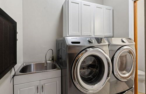 Alpine Retreat at Snoqualmie Pass- 5-Min to Slopes, Private Creek, BBQ, Fireplace, Smart TVs, Kids Games, Hi-Speed Wi-Fi - Foto 46