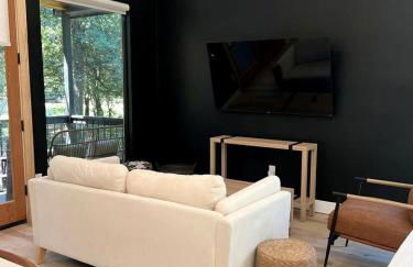 Tranquil Modern Cabin with Friendly Farm Animals & Pond Views Near Cedar Creek, Texas - Photo 45